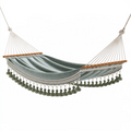 Hamac 200 x 100 cm en tissu vert sauge avec barres en bois style bohème pour jardin