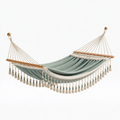 Hamac 300 x 100 cm en tissu vert sauge avec barres en bois style bohème